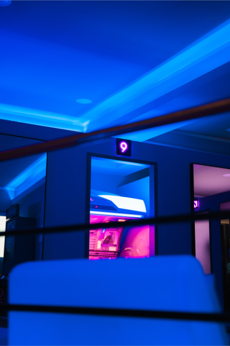 Sunclub Berlin Kabine 9 mit blauer Deckenbeleuchtung